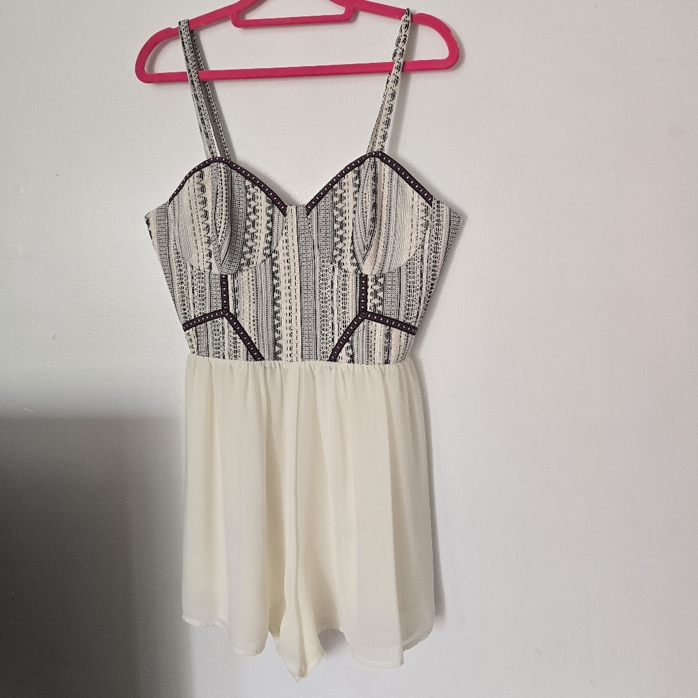 Tularosa Monochrome Patterned Romper - Picture 9 of 9